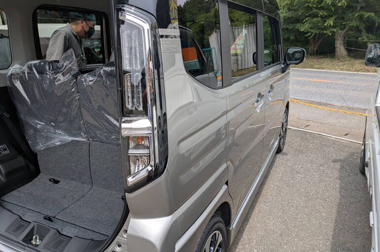 41028